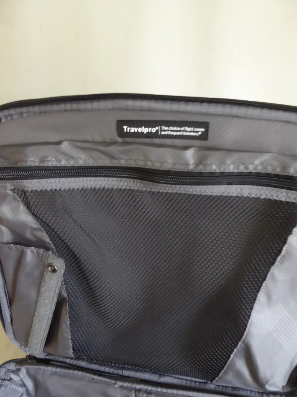 NEW TRAVELPRO MAX LITE 4 ROLLING TOTE TRAVEL CARRY ON BLACK SUITCASE